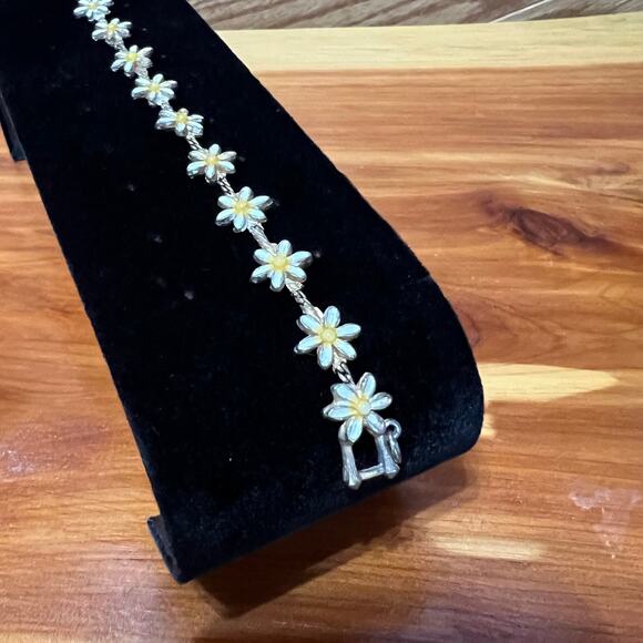 Vintage Delicate Silver Tone Painted White Daisy Floral Tennis Bracelet Extender - Picture 2 of 9